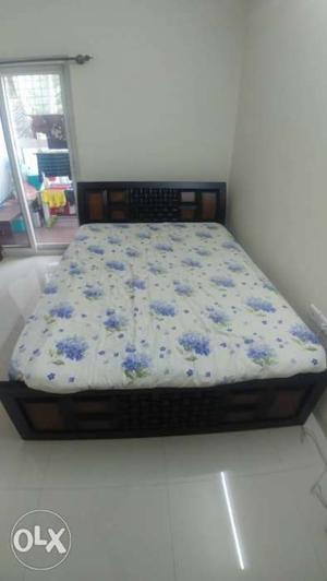 Looking Good Furniture Queen Size Cot 6m old bought for 32K