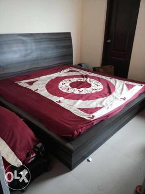 Selling double bed 3 months old