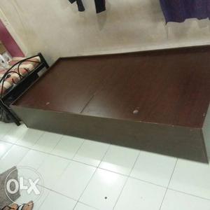 Single bed with storage 3×6.its very heavy n good