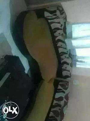Sofa and tripay in good condition