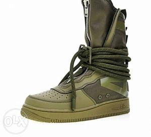 Unpaired Drab-green Nike Air-Max Boot