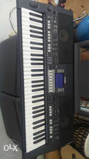 Black Electronic Keyboard