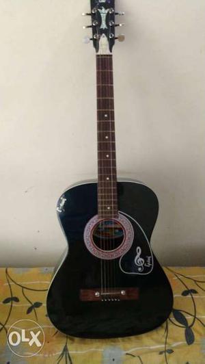 Guitar.. only 6 months used.. it's selling bcoz