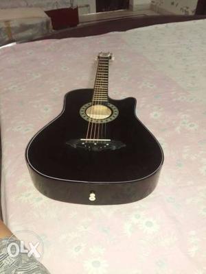 Photron campany guiter in new condition with