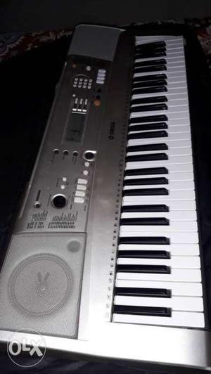 YAMAHA Gray Electric Keyboard