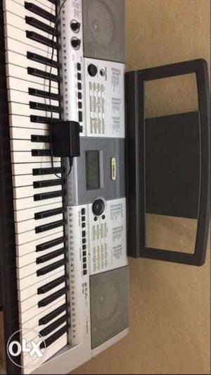Yamaha PSR i425 Electronic Keyboard