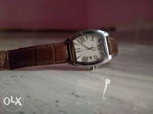 6month old watch i bought it in Rs. urgently