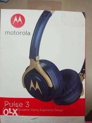 Blue wired headphone, Motorola pluse 3 new piece