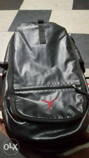 Nike Jordan back pack very neat I bought it for