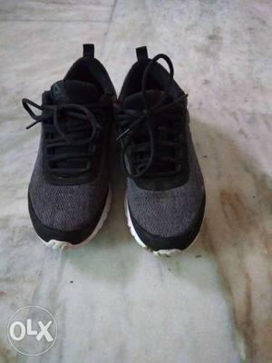 Original reboke pair of shoes size is 8