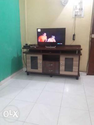 Sony 32" bravia full hd with furniture