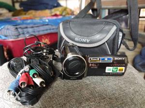 Sony HDR-CX110 handycam..new condition 6yrs old