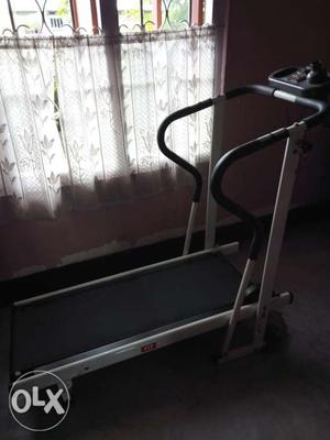 Black and white Manual treadmill in excellent