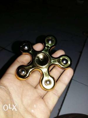 I am selling gold spinner it's unused spinner
