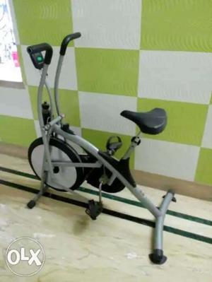 Manual 4 in 1 trademill and exercise biker in