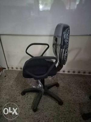 Only few days used executive chairs total 4