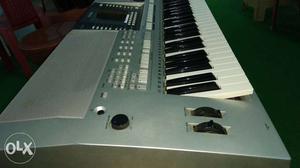 Yamaha S710 Keyboard for sale.exalent condition