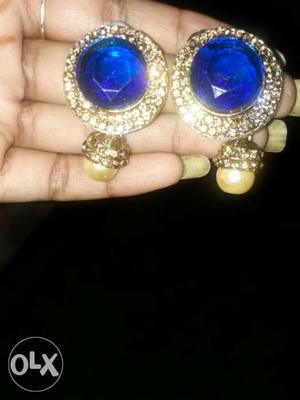 A beautiful earrings