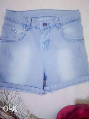 Branded pair of shorts and top only in 600 grab