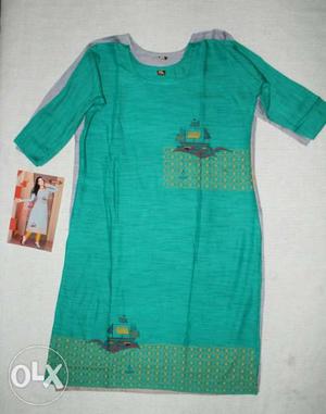 Green And Green Long-sleeved Dress