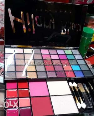 Hilaryhoda makeup box