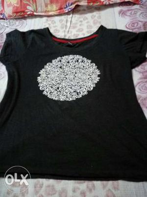 New black T-shirt for girls