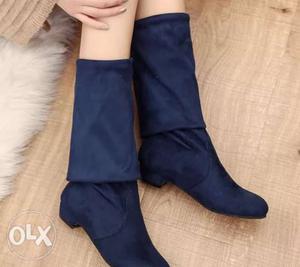 Over the knee high leg long boot in blue color,
