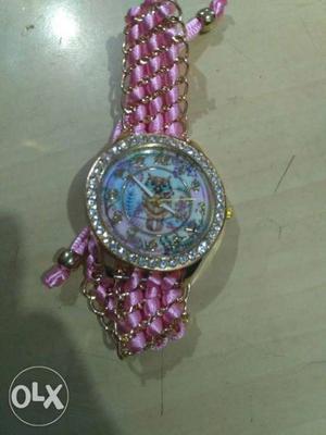 Round gold-colored Watch With Pink Strap not used new one