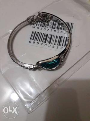 Silver-colored And White Pendant bracelet