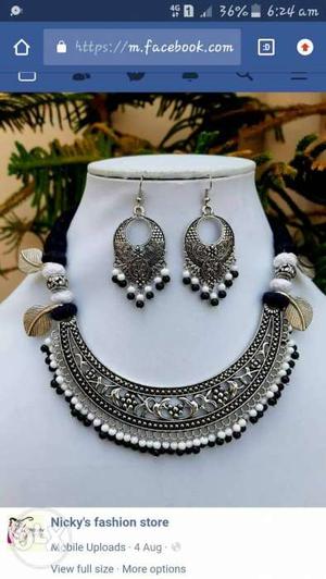 Silver-colored Necklace And Earrings Screenshot