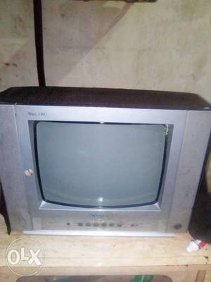 T_series 3year old colour tv mast hai