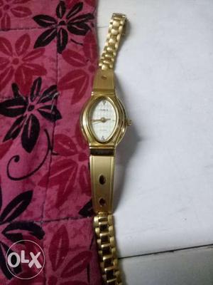 Timex USA ladies watch golden colour it's new n