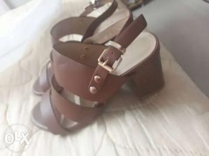 Vanhuesen new brand sandal -size 3