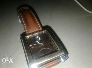 Wrist watch with date display japan movement with