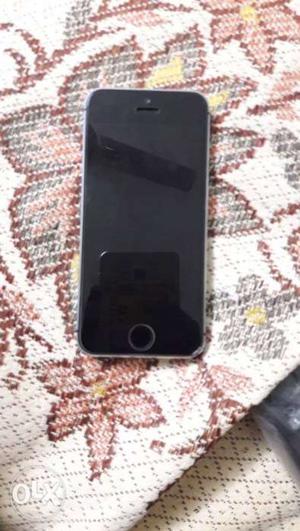 5s space grey 16 GB No even a single dent on it ! Box and