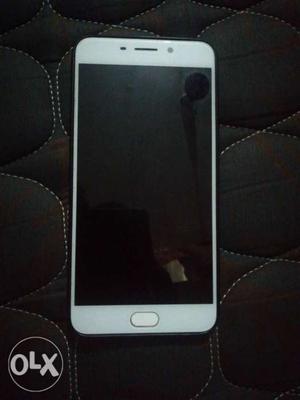 Oppo F1 64 gb Only charger is available Phone is