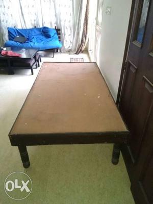 6*3 single bed without box in good condition.