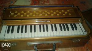 Brown Wamuna Hammond Piano