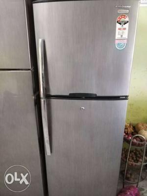 Its a Kelvinator two door fridge..grey color and