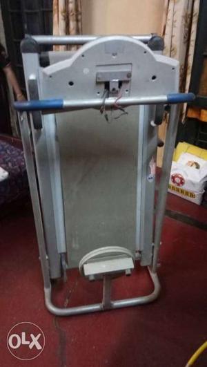Manual treadmill, in good condition, with a