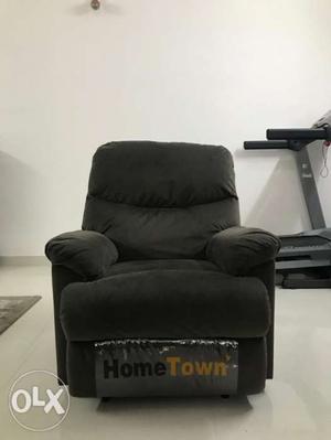 Recliner sofa available for Sale