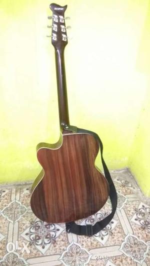 Semi-acousticguitar full in new condition not a