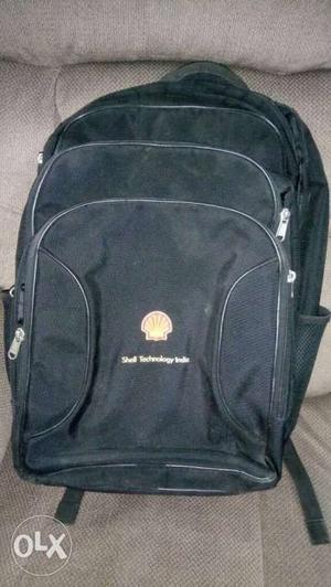 Shoulder bag, in a very good condition and with