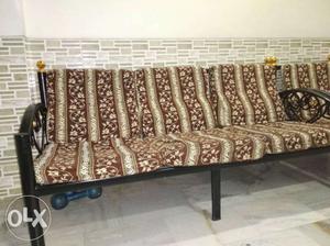 Sofa with two chairs in a very good condition.