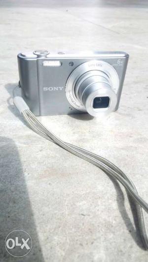 Sony Camera. New peece 2year warrenty. mmry card 400 worth