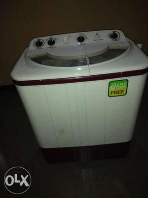 White And Gray Arcelik Clothes Washer