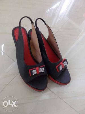 Black-and-red Peep-toe Heel Sandals