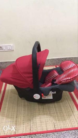 Car seat come baby cot.