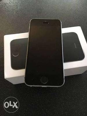 Iphone 5se space grey 16gb in mint condition with