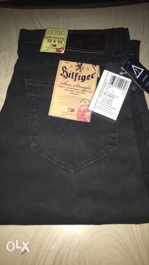 Its a brand new tommy hilgifer pant of size 32